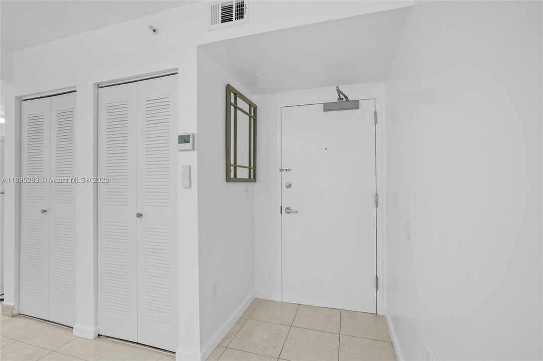For Rent: $2,300 (2 beds, 2 baths, 865 Square Feet)