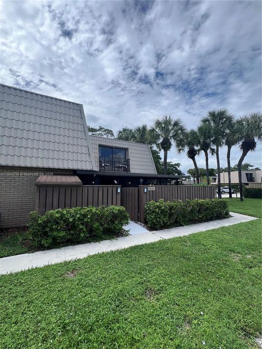 最近租的: $2,300 (2 贝兹, 2 浴室, 1236 平方英尺)