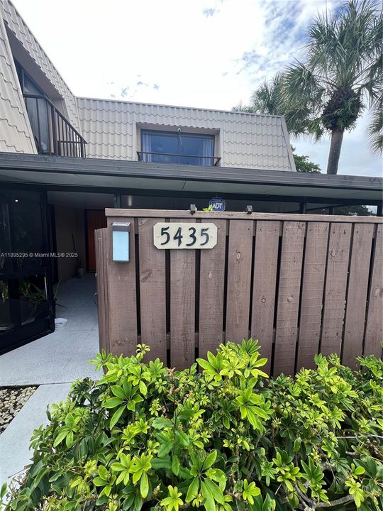 最近租的: $2,300 (2 贝兹, 2 浴室, 1236 平方英尺)