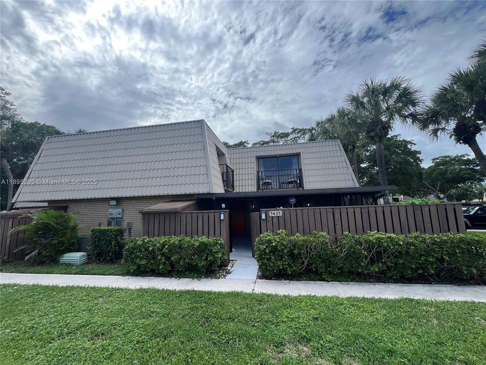 最近租的: $2,300 (2 贝兹, 2 浴室, 1236 平方英尺)