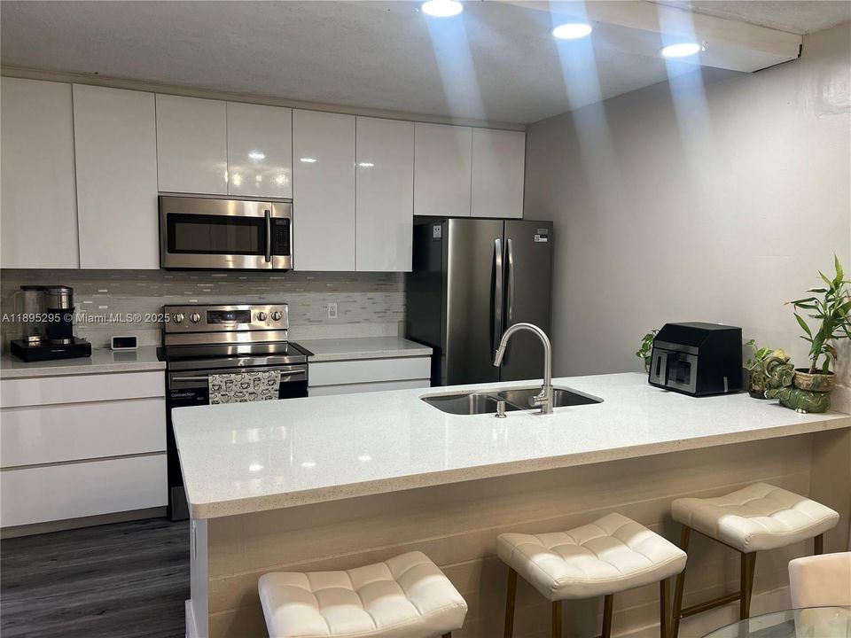 最近租的: $2,300 (2 贝兹, 2 浴室, 1236 平方英尺)