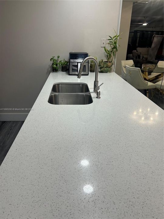 最近租的: $2,300 (2 贝兹, 2 浴室, 1236 平方英尺)