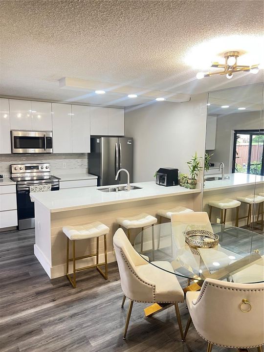 最近租的: $2,300 (2 贝兹, 2 浴室, 1236 平方英尺)