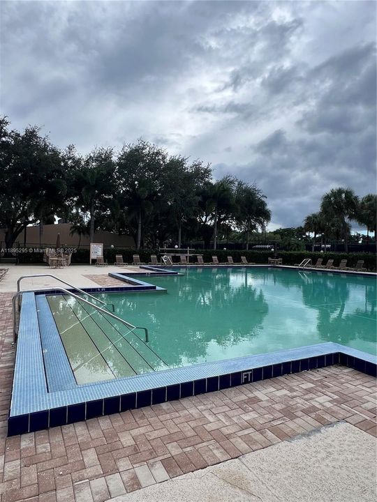 最近租的: $2,300 (2 贝兹, 2 浴室, 1236 平方英尺)