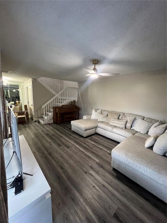 最近租的: $2,300 (2 贝兹, 2 浴室, 1236 平方英尺)