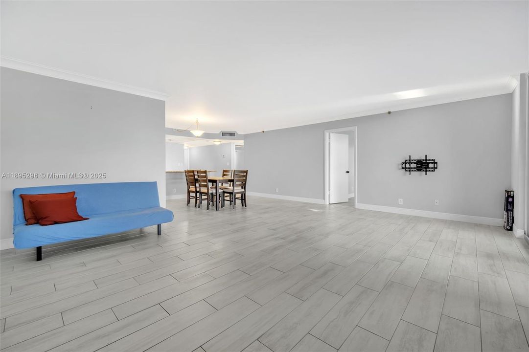 Active With Contract: $225,000 (2 beds, 2 baths, 1180 Square Feet)