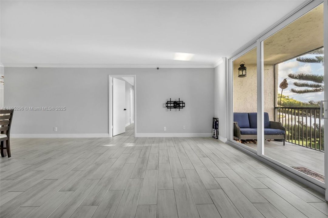 Active With Contract: $225,000 (2 beds, 2 baths, 1180 Square Feet)