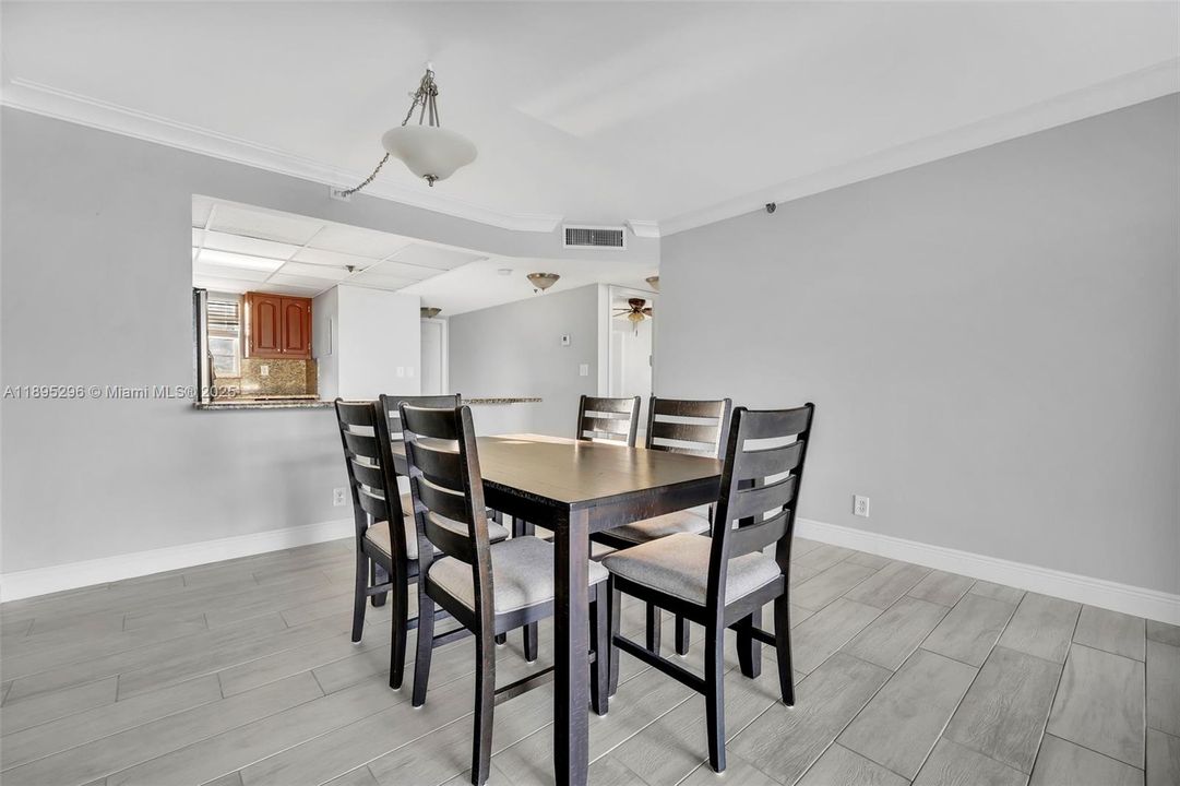 Active With Contract: $225,000 (2 beds, 2 baths, 1180 Square Feet)