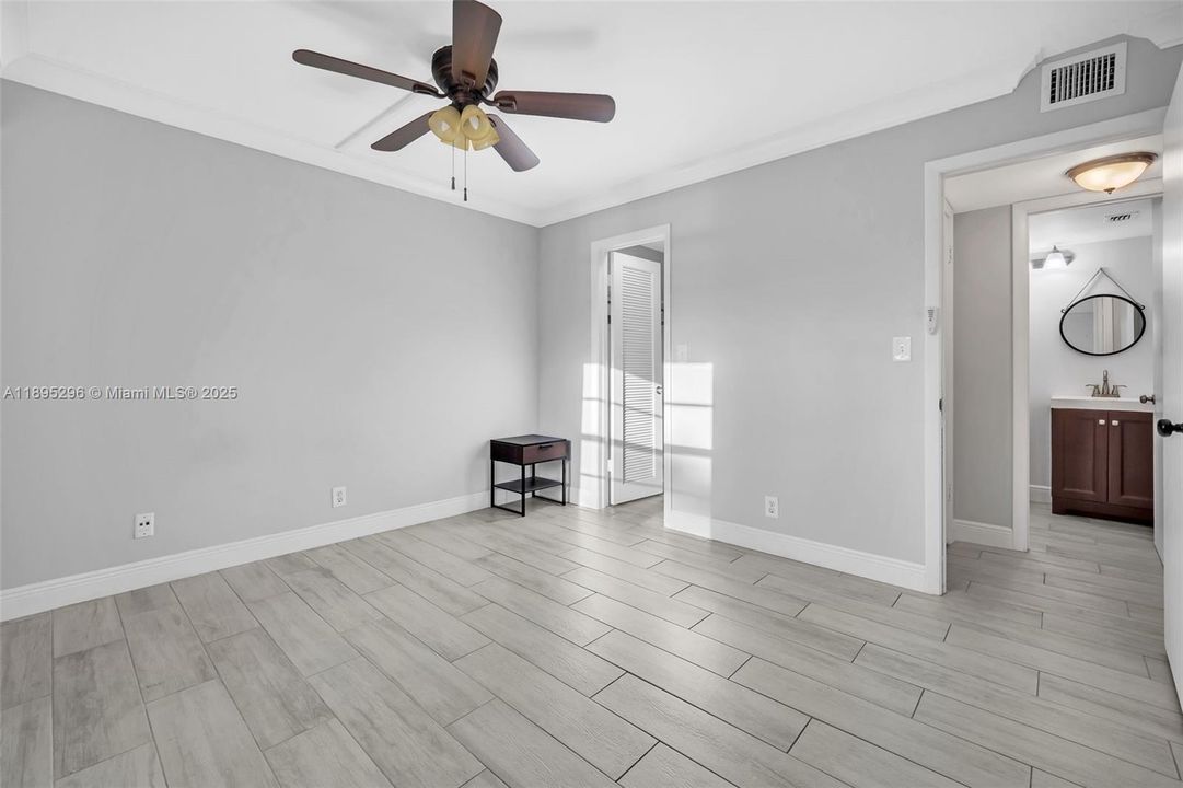 Active With Contract: $225,000 (2 beds, 2 baths, 1180 Square Feet)