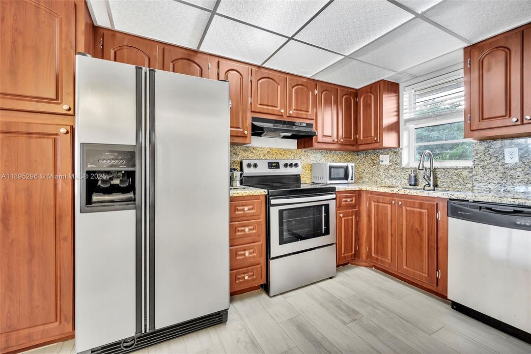 Active With Contract: $225,000 (2 beds, 2 baths, 1180 Square Feet)