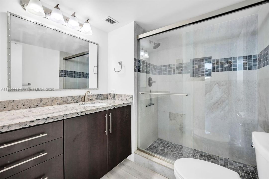 Active With Contract: $225,000 (2 beds, 2 baths, 1180 Square Feet)