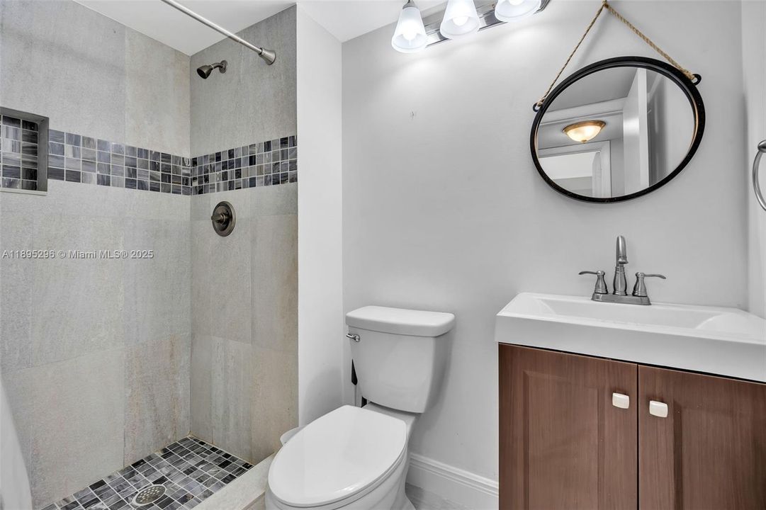 Active With Contract: $225,000 (2 beds, 2 baths, 1180 Square Feet)