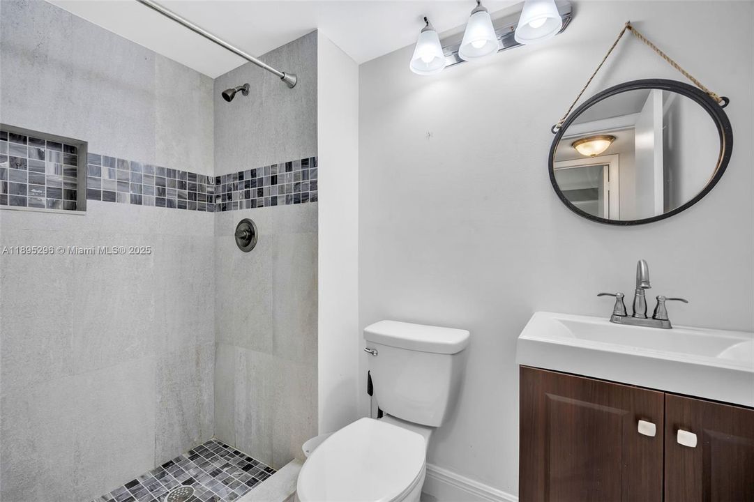 Active With Contract: $225,000 (2 beds, 2 baths, 1180 Square Feet)