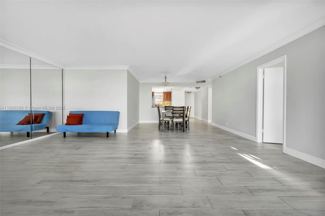 Active With Contract: $225,000 (2 beds, 2 baths, 1180 Square Feet)