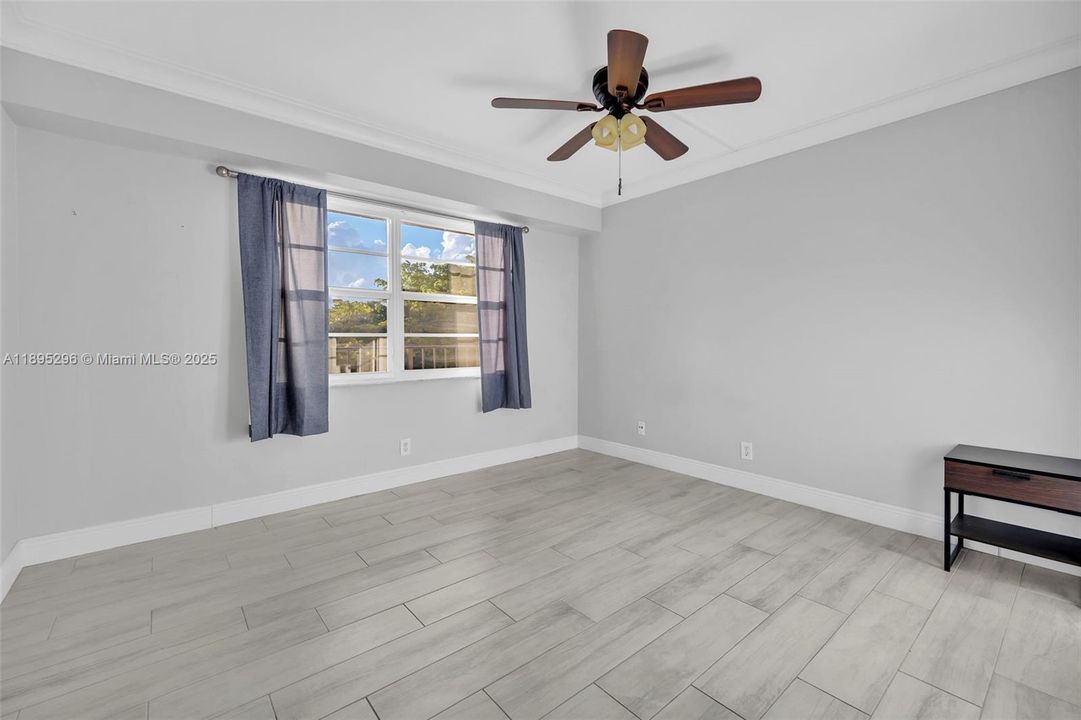 Active With Contract: $225,000 (2 beds, 2 baths, 1180 Square Feet)