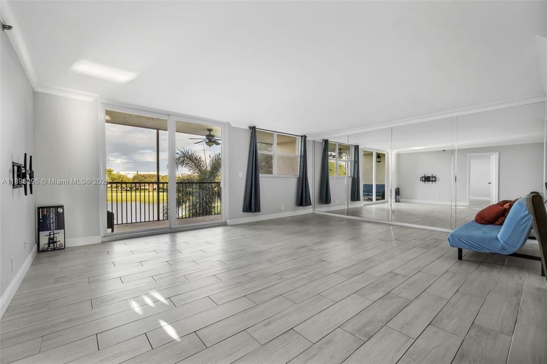 Active With Contract: $225,000 (2 beds, 2 baths, 1180 Square Feet)