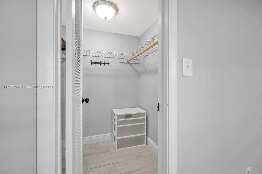 Active With Contract: $225,000 (2 beds, 2 baths, 1180 Square Feet)