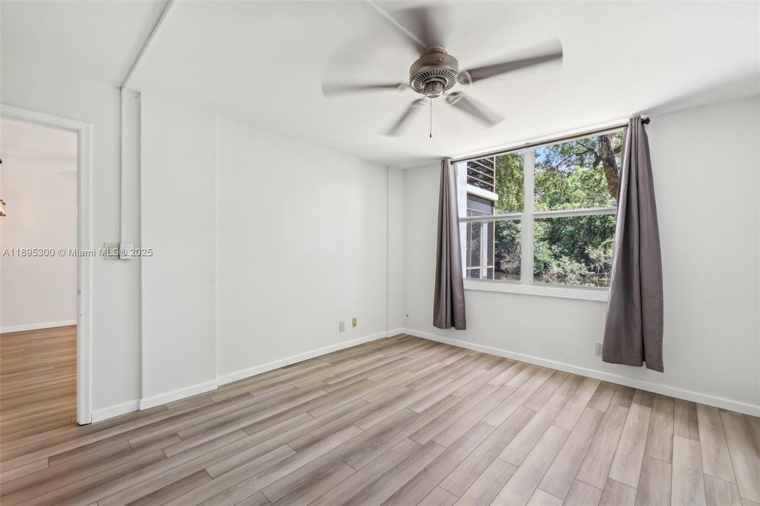 Active With Contract: $148,000 (1 beds, 1 baths, 750 Square Feet)