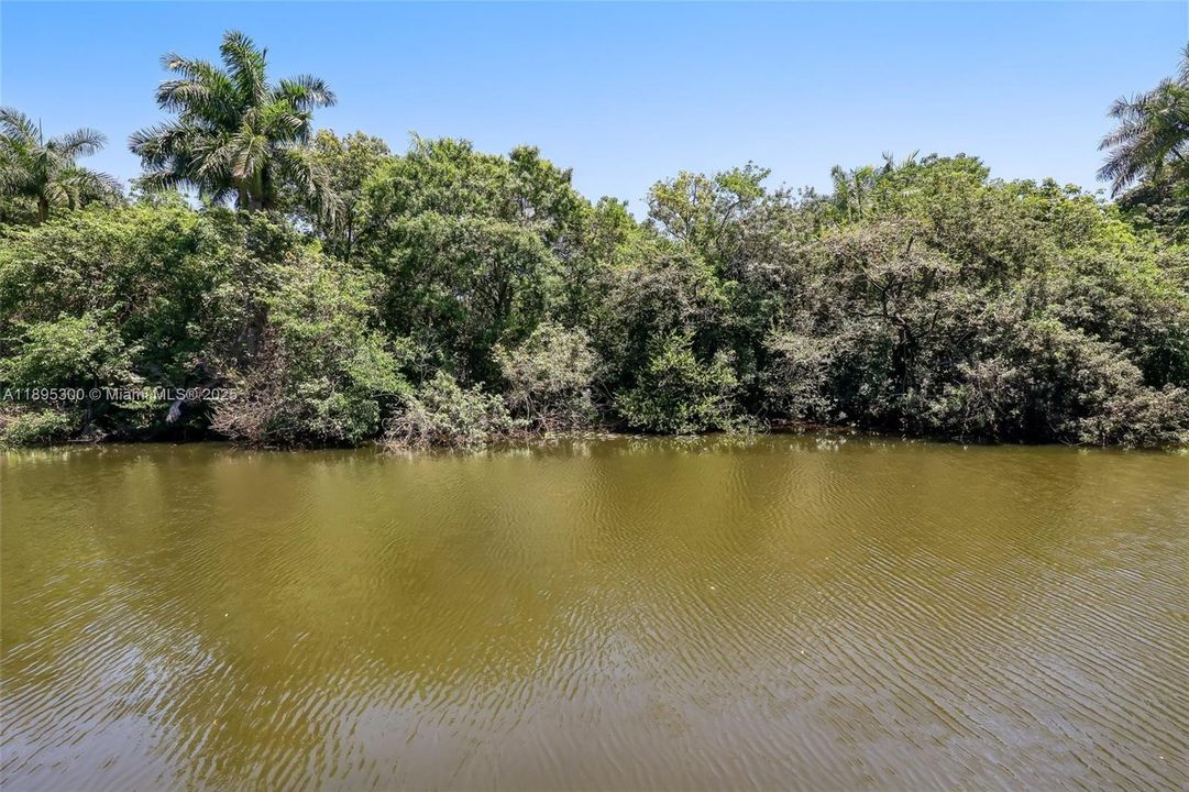 Active With Contract: $148,000 (1 beds, 1 baths, 750 Square Feet)