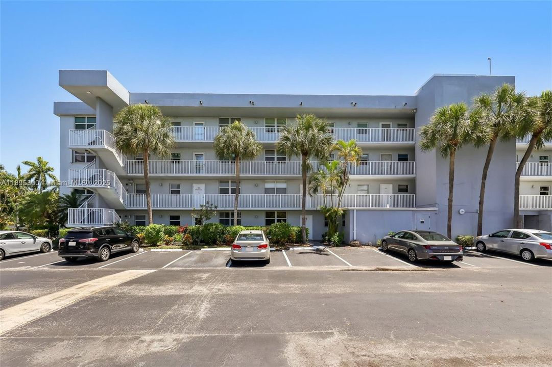 Active With Contract: $148,000 (1 beds, 1 baths, 750 Square Feet)
