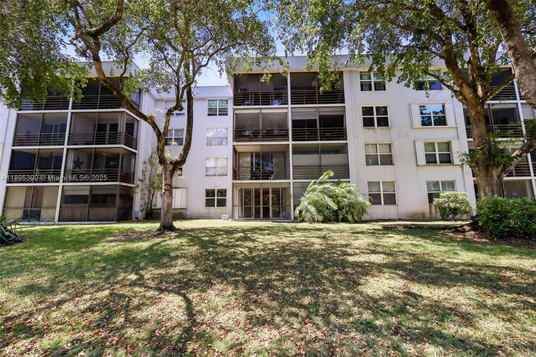Active With Contract: $148,000 (1 beds, 1 baths, 750 Square Feet)