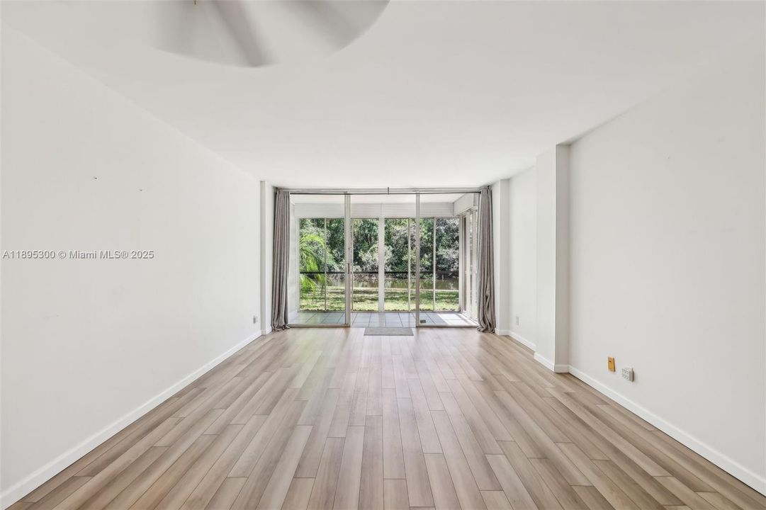 Active With Contract: $148,000 (1 beds, 1 baths, 750 Square Feet)