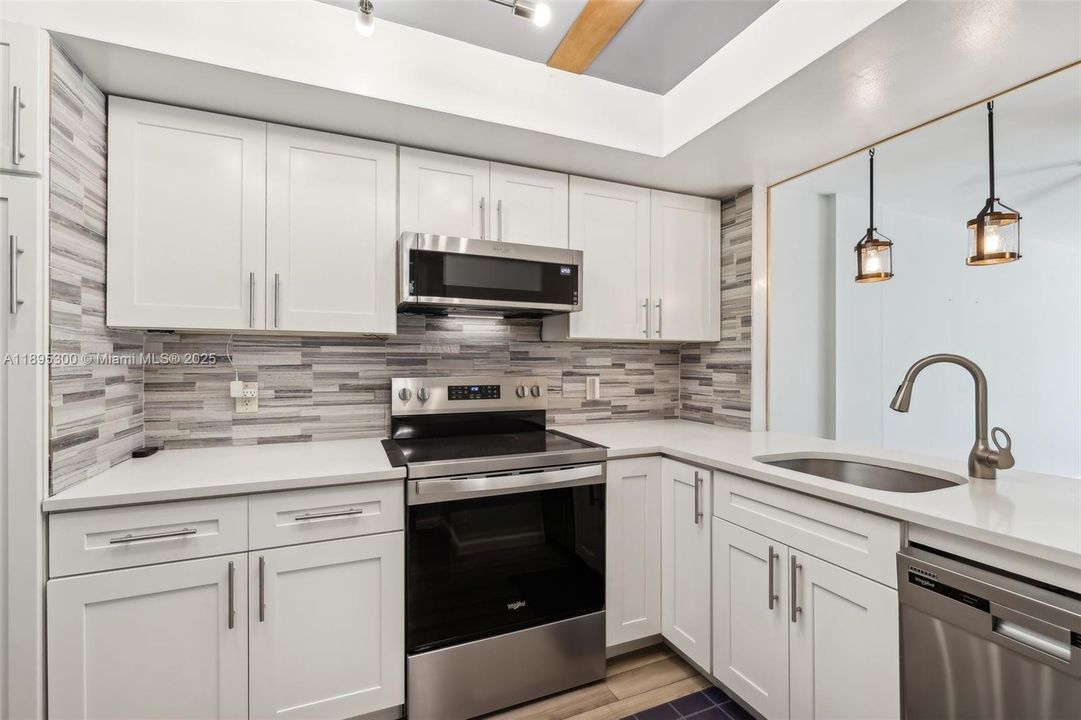 Active With Contract: $148,000 (1 beds, 1 baths, 750 Square Feet)