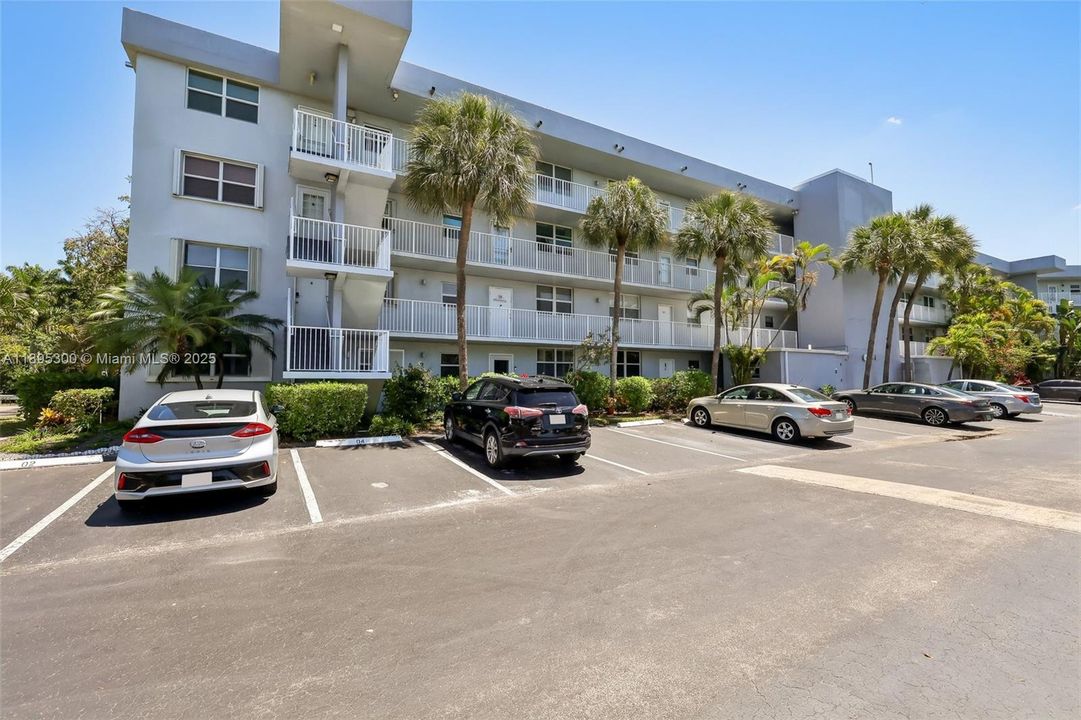 Active With Contract: $148,000 (1 beds, 1 baths, 750 Square Feet)