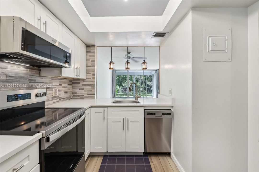 Active With Contract: $148,000 (1 beds, 1 baths, 750 Square Feet)