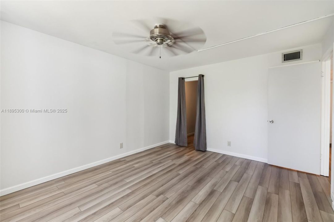 Active With Contract: $148,000 (1 beds, 1 baths, 750 Square Feet)
