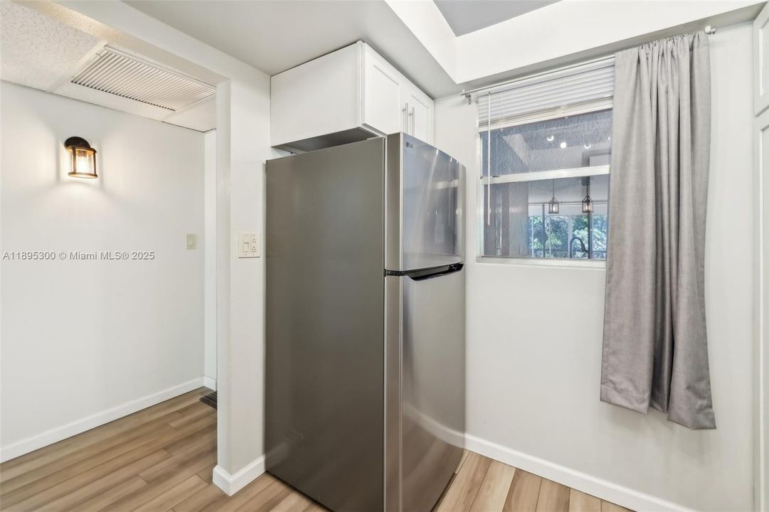 Active With Contract: $148,000 (1 beds, 1 baths, 750 Square Feet)