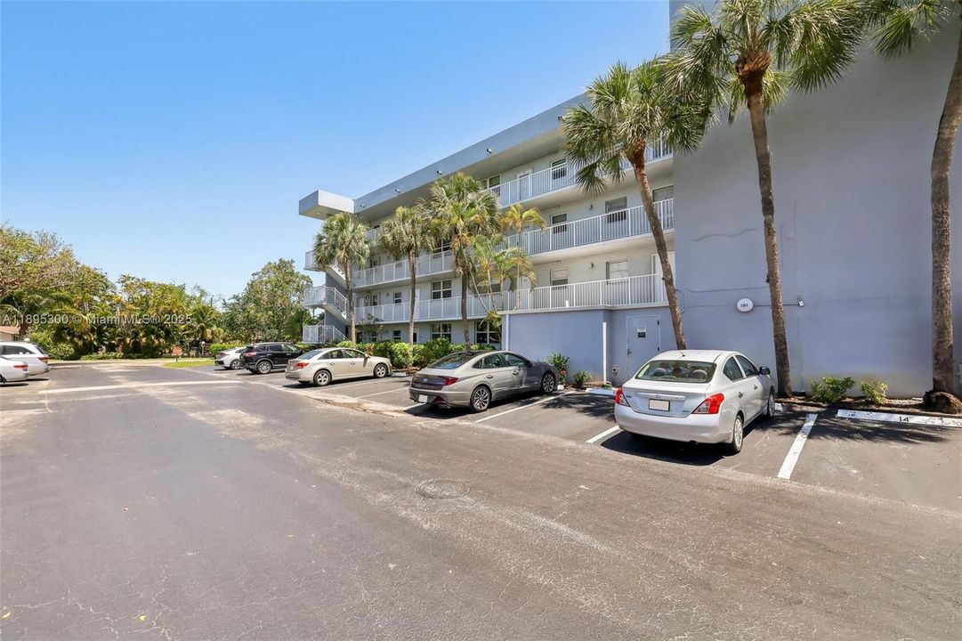 Active With Contract: $148,000 (1 beds, 1 baths, 750 Square Feet)