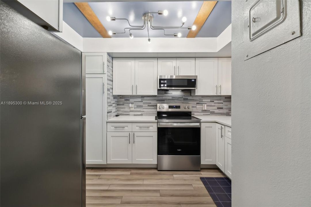 Active With Contract: $148,000 (1 beds, 1 baths, 750 Square Feet)