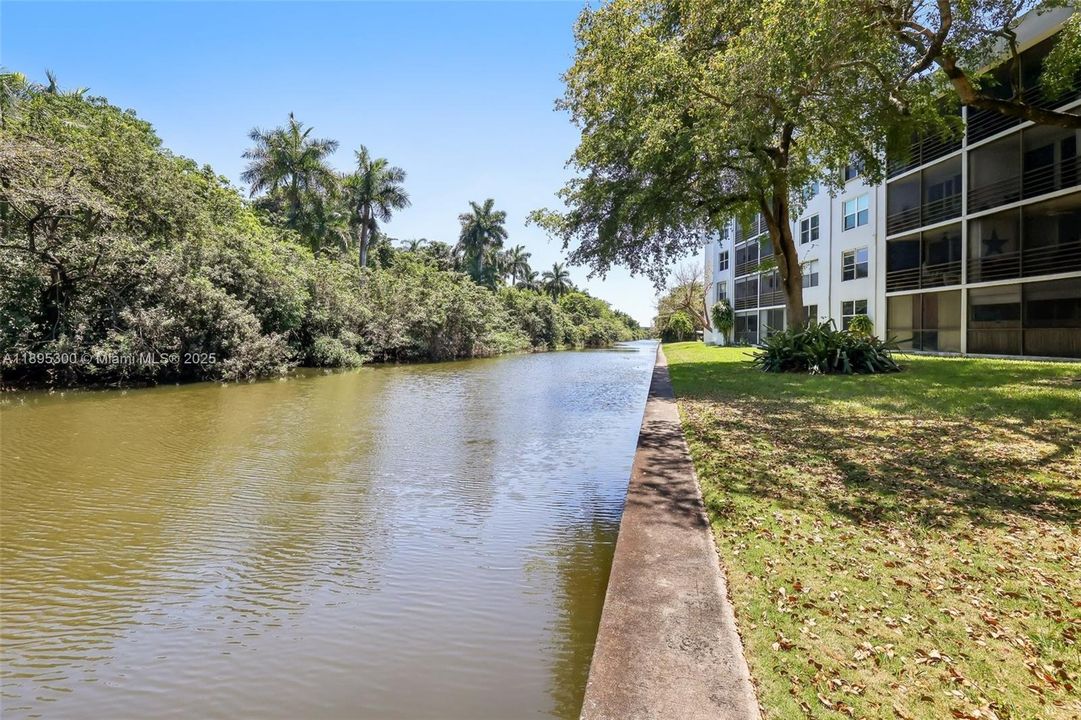 Active With Contract: $148,000 (1 beds, 1 baths, 750 Square Feet)