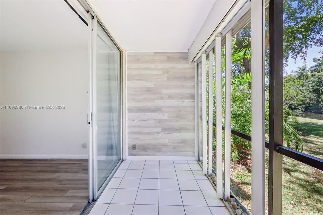 Active With Contract: $148,000 (1 beds, 1 baths, 750 Square Feet)