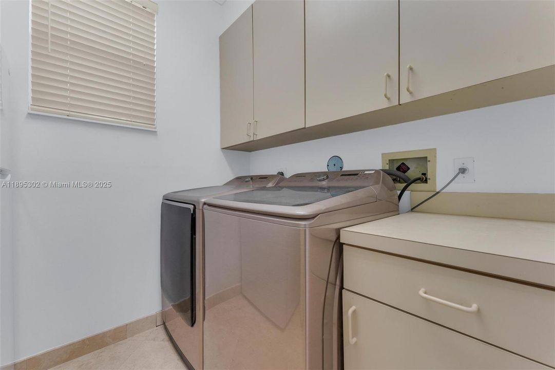 For Sale: $1,399,000 (4 beds, 3 baths, 2652 Square Feet)