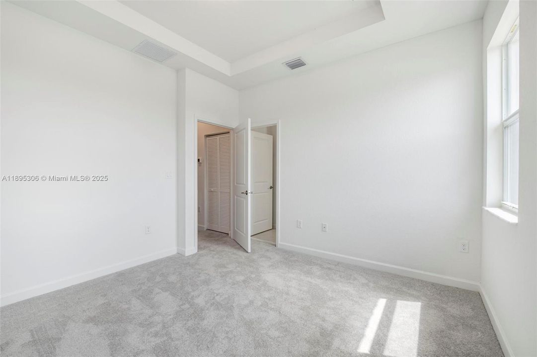 Active With Contract: $3,150 (3 beds, 2 baths, 1633 Square Feet)