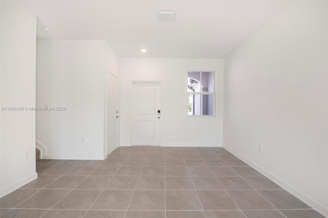 Active With Contract: $3,150 (3 beds, 2 baths, 1633 Square Feet)
