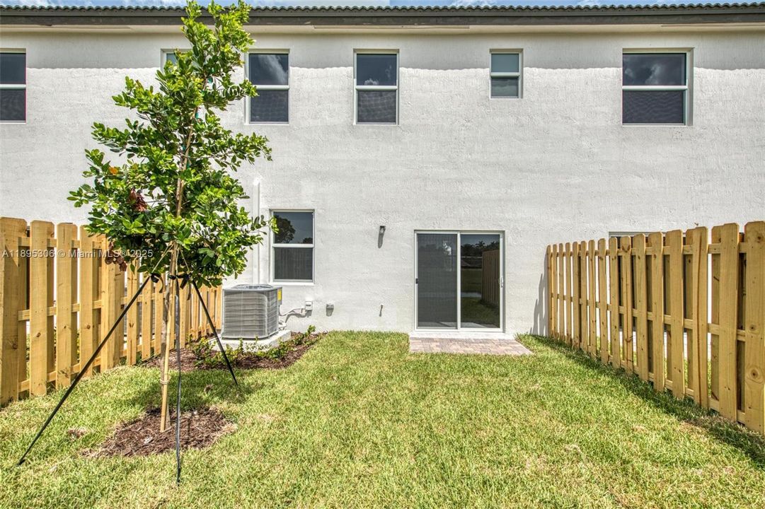 Active With Contract: $3,150 (3 beds, 2 baths, 1633 Square Feet)