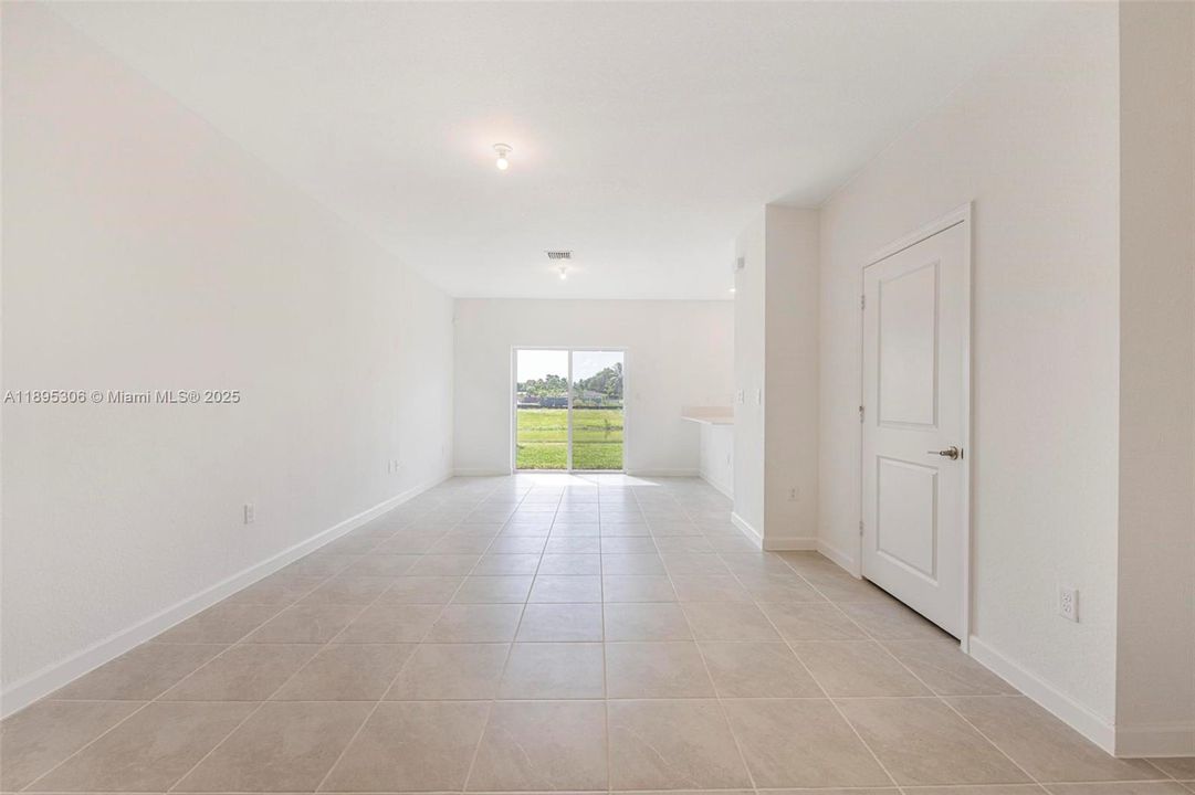 Active With Contract: $3,150 (3 beds, 2 baths, 1633 Square Feet)