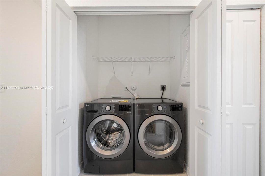 Active With Contract: $3,150 (3 beds, 2 baths, 1633 Square Feet)