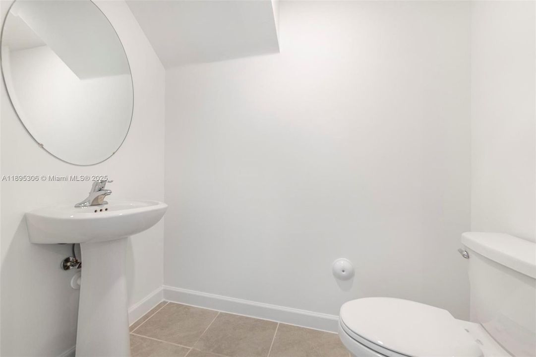 Active With Contract: $3,150 (3 beds, 2 baths, 1633 Square Feet)