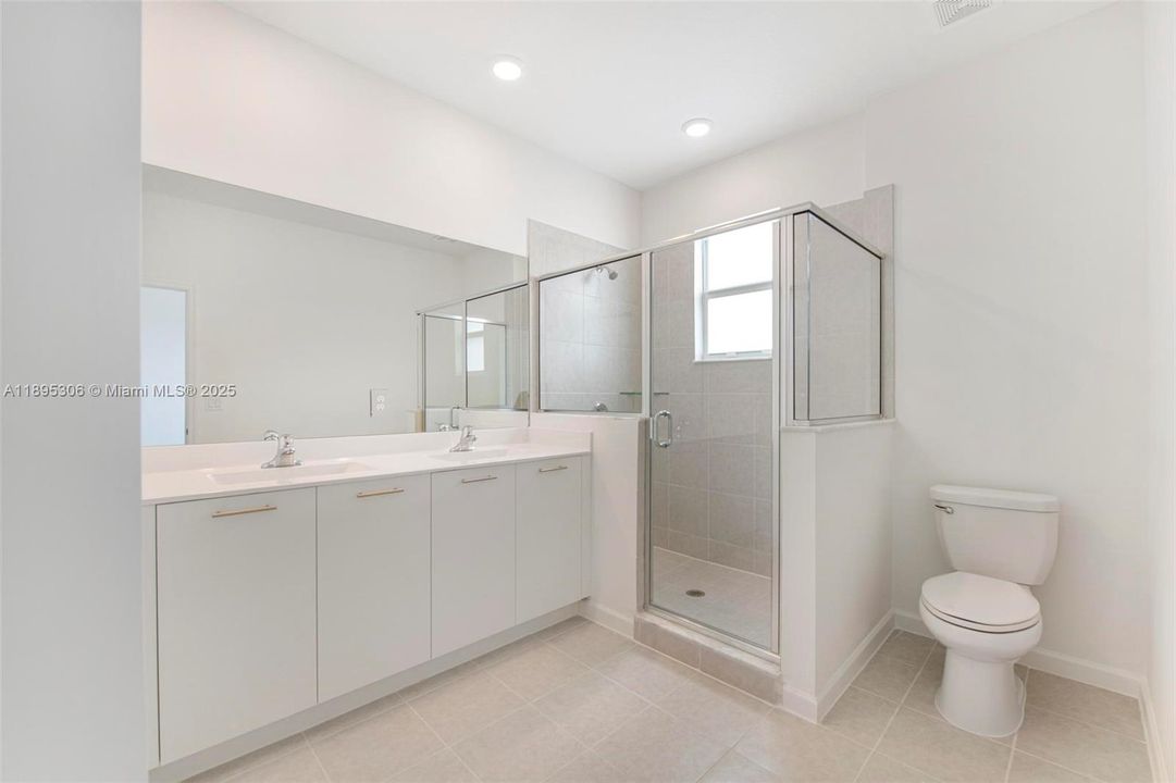 Active With Contract: $3,150 (3 beds, 2 baths, 1633 Square Feet)