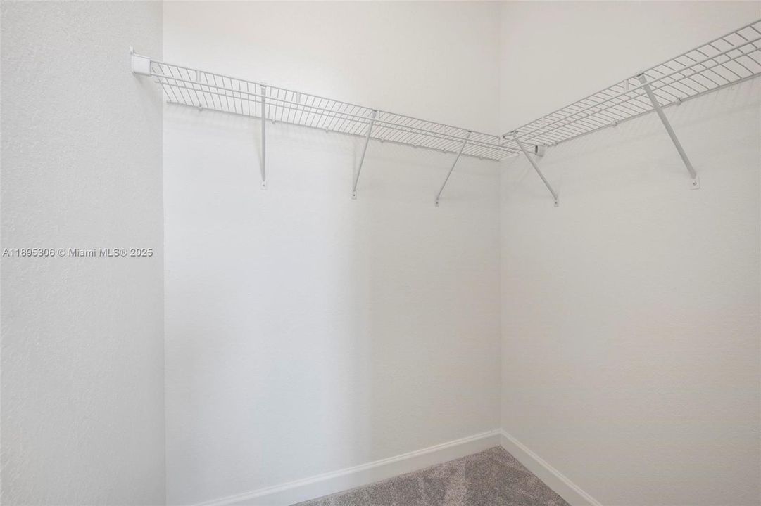 Active With Contract: $3,150 (3 beds, 2 baths, 1633 Square Feet)