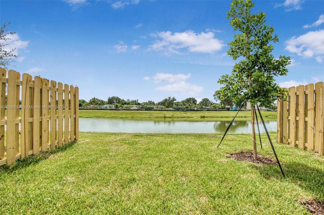 Active With Contract: $3,150 (3 beds, 2 baths, 1633 Square Feet)