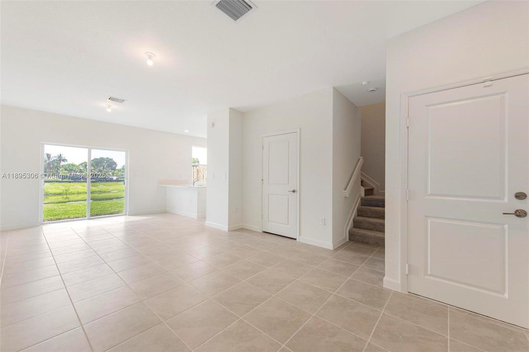 Active With Contract: $3,150 (3 beds, 2 baths, 1633 Square Feet)