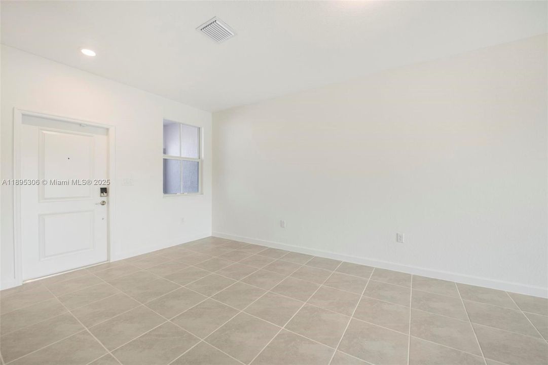 Active With Contract: $3,150 (3 beds, 2 baths, 1633 Square Feet)
