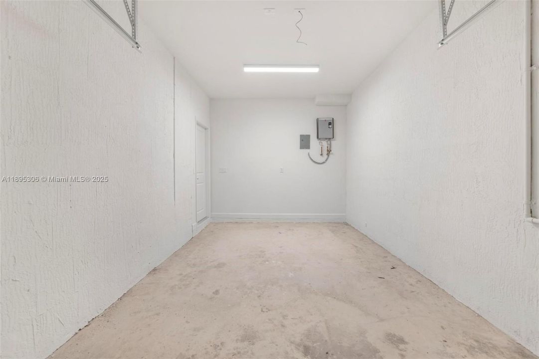 Active With Contract: $3,150 (3 beds, 2 baths, 1633 Square Feet)