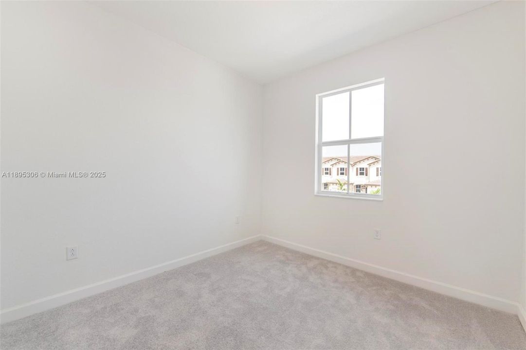 Active With Contract: $3,150 (3 beds, 2 baths, 1633 Square Feet)