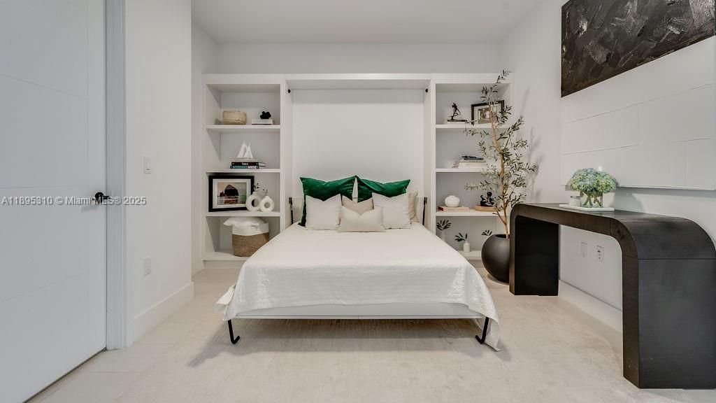 For Sale: $850,000 (1 beds, 2 baths, 975 Square Feet)